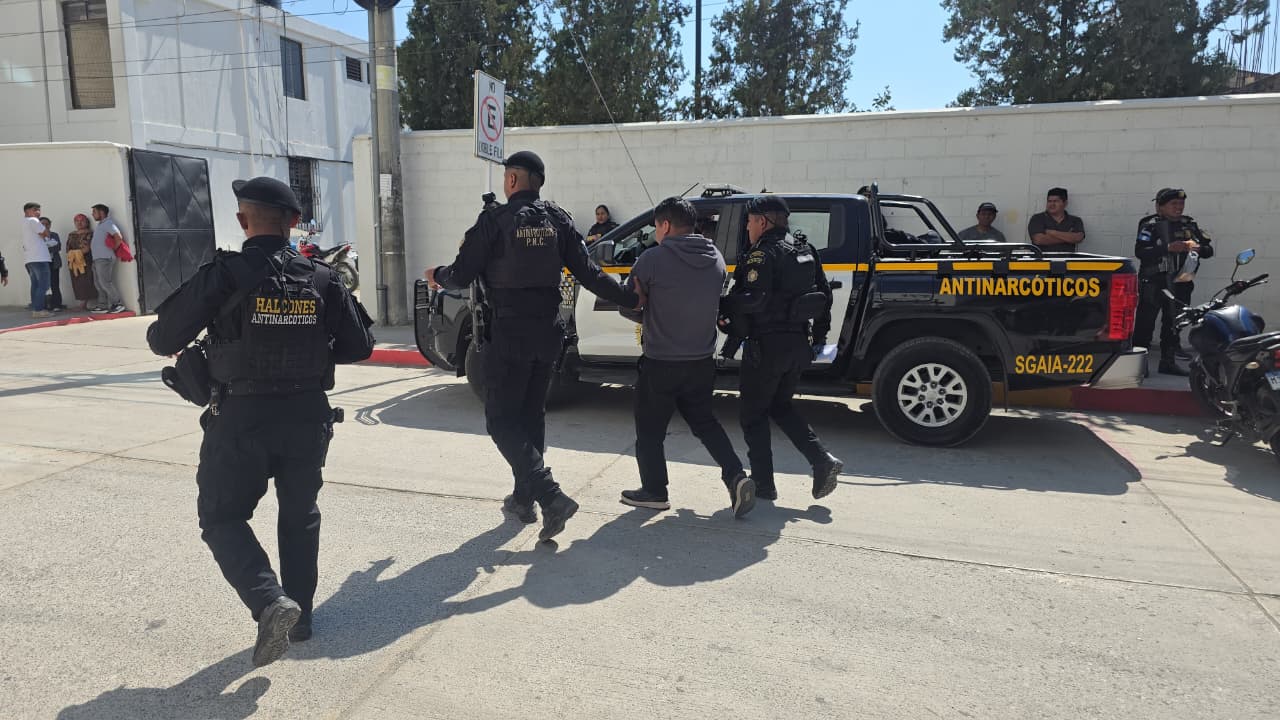 Capturan a 14 presuntos integrantes de red de coyotes en Huehuetenango