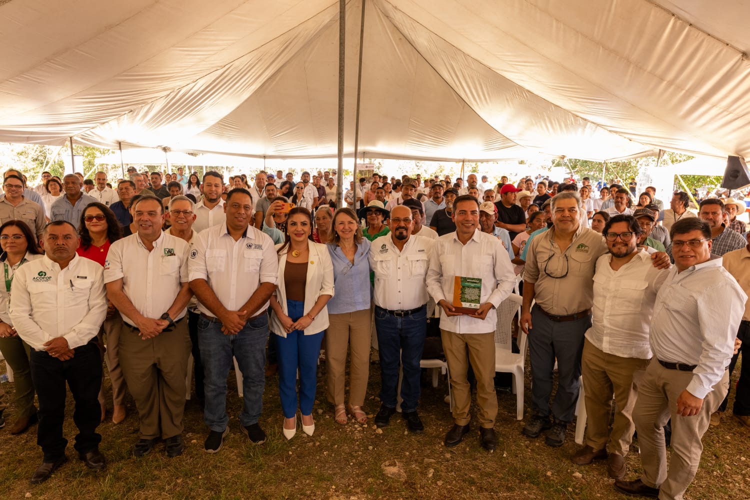Entregan bonos de carbono por reducción de emisiones a comunidades forestales de Petén