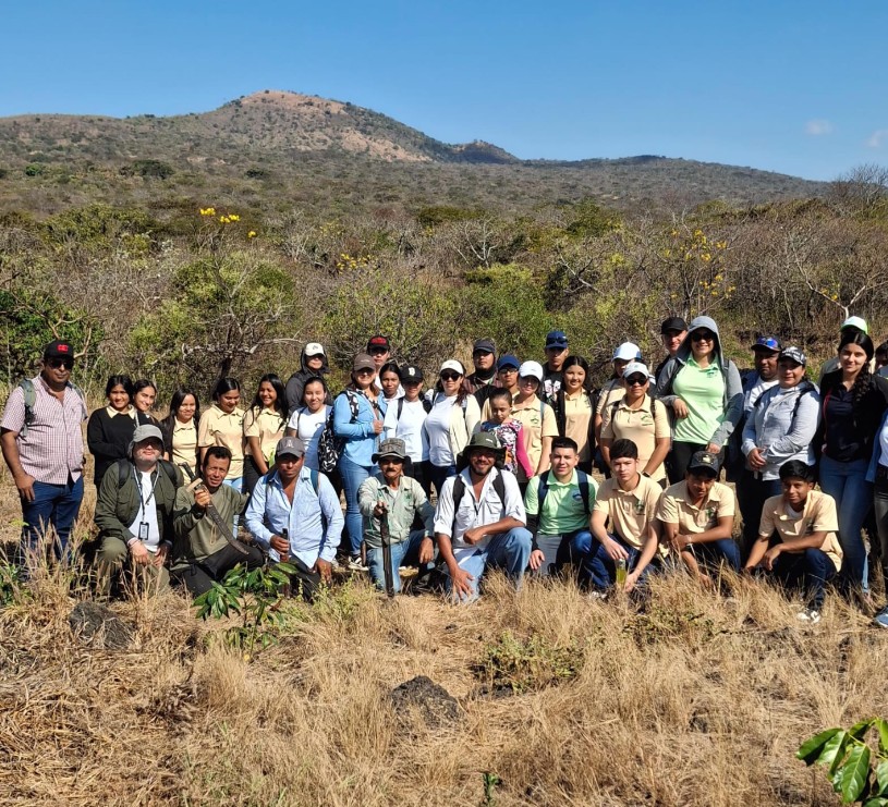 Jutiapa reafirma compromiso ambiental con histórica caminata en el cerro Las Víboras, Atescatempa