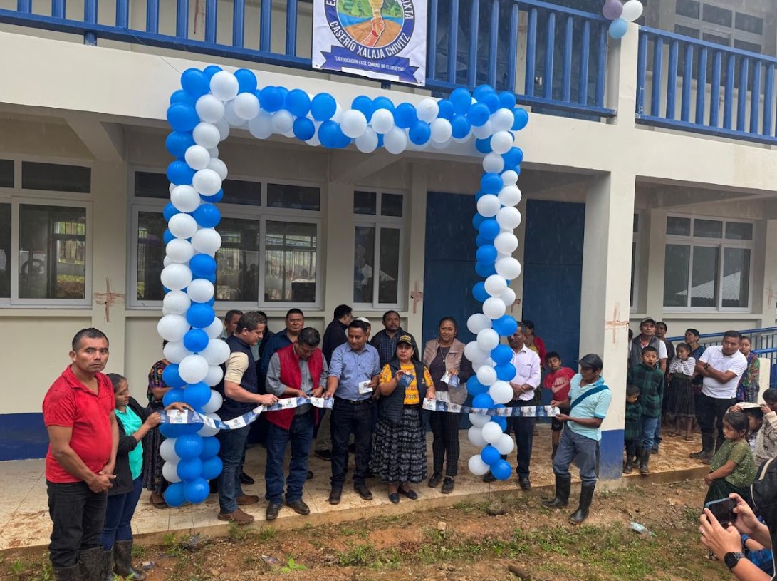 Entregan ampliación de escuela primaria en el caserío Xalajá Chivitz, Chahal