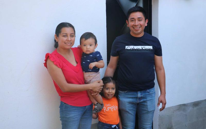 Fopavi entrega subsidio habitacional a 38 familias en Patulul