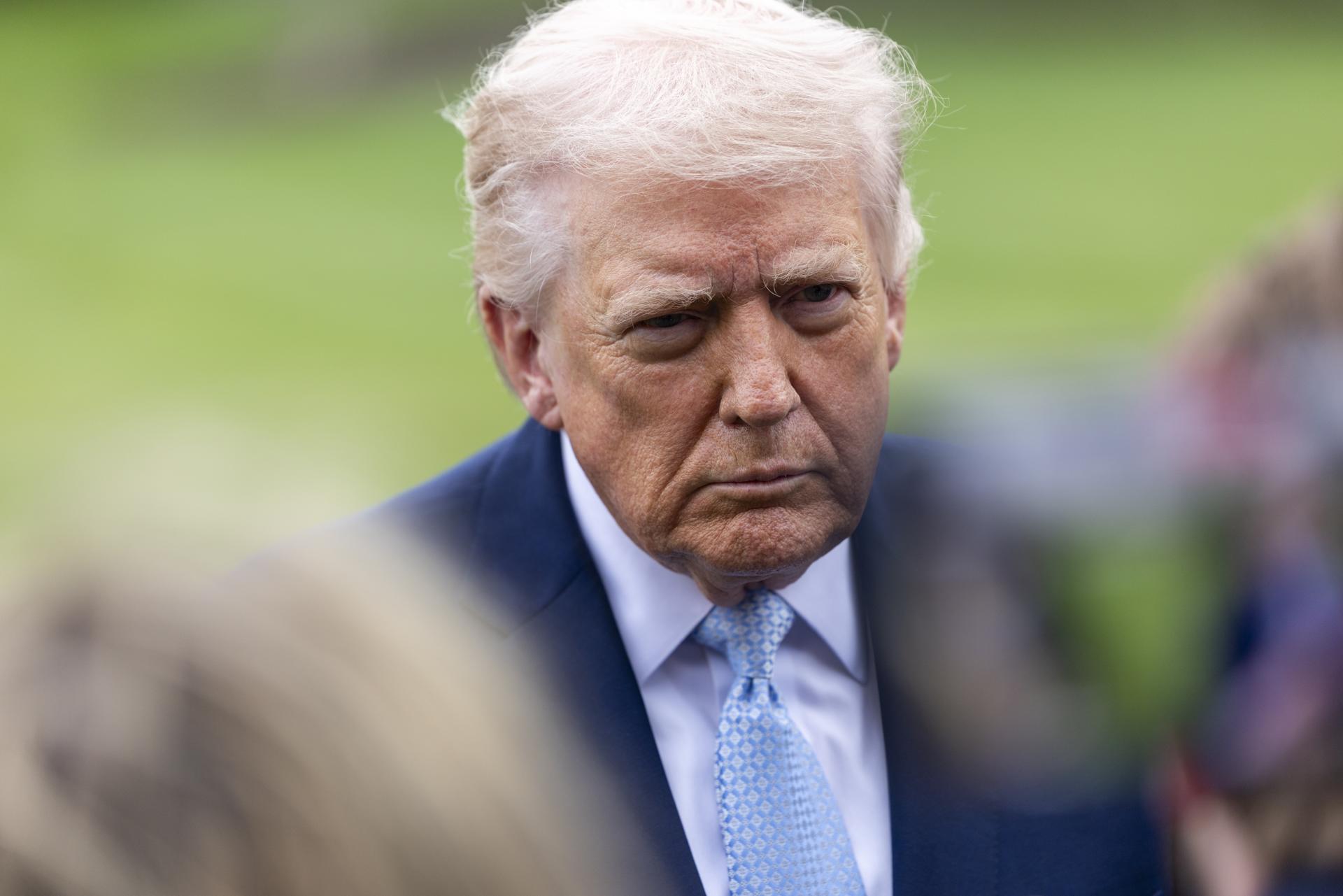 Trump amenaza con enviar agentes de ICE para controlar la seguridad en aeropuertos