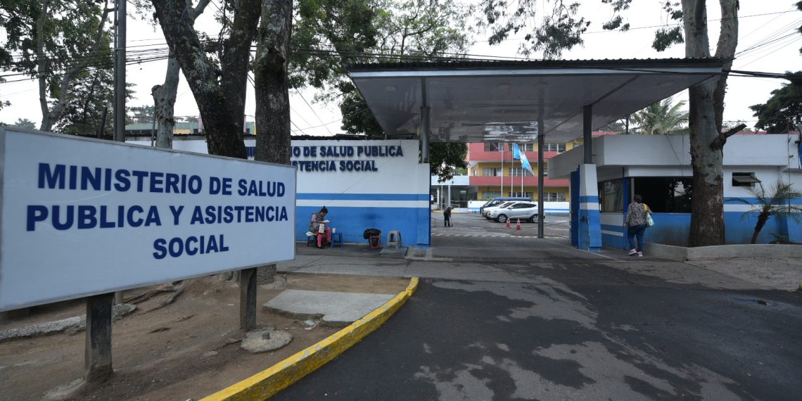 Ministerio de Salud activa protocolos de emergencia en la red hospitalaria tras accidente colectivo en ruta a El Salvador