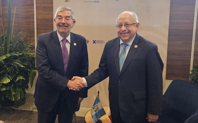 Canciller sostiene diálogo con su homólogo de México