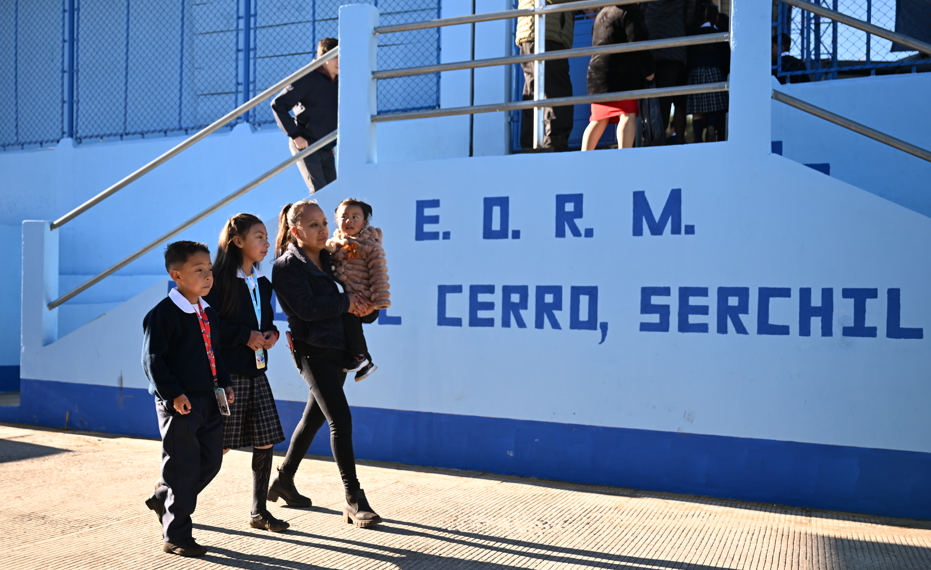 Mineduc transfiere 300 millones a OPF para remozar más de 4 mil escuelas públicas