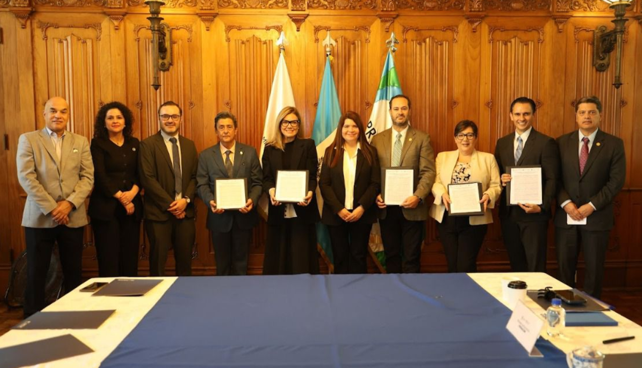 Firman memorándum de entendimiento para la instalación del Comité Interinstitucional de Transformación Digital