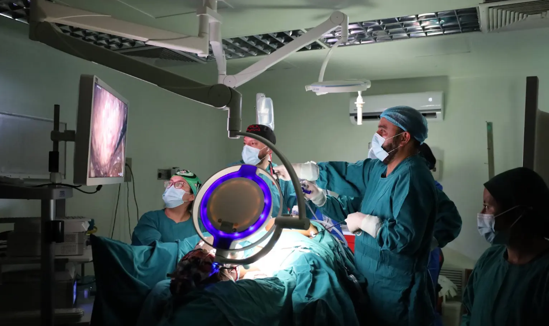 Hospital de Quetzaltenango realiza su primera cirugía oncológica con tecnología avanzada