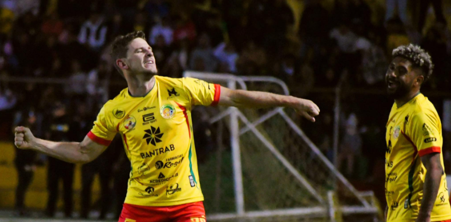 Diego Casas y Marquense hunden a Comunicaciones en el descenso