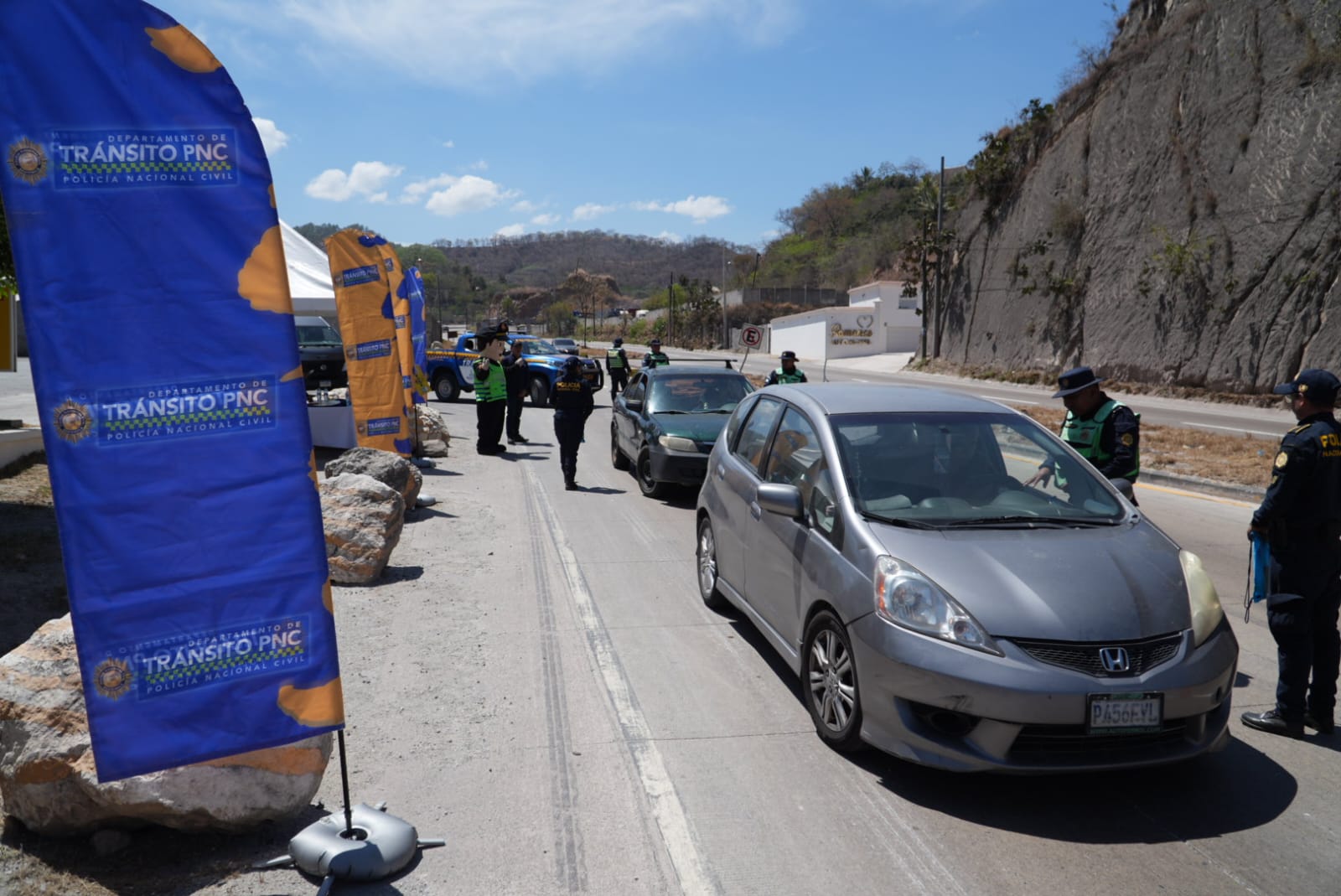 PNC realiza operativo preventivo en ruta al Atlántico por Plan Verano Seguro 2026