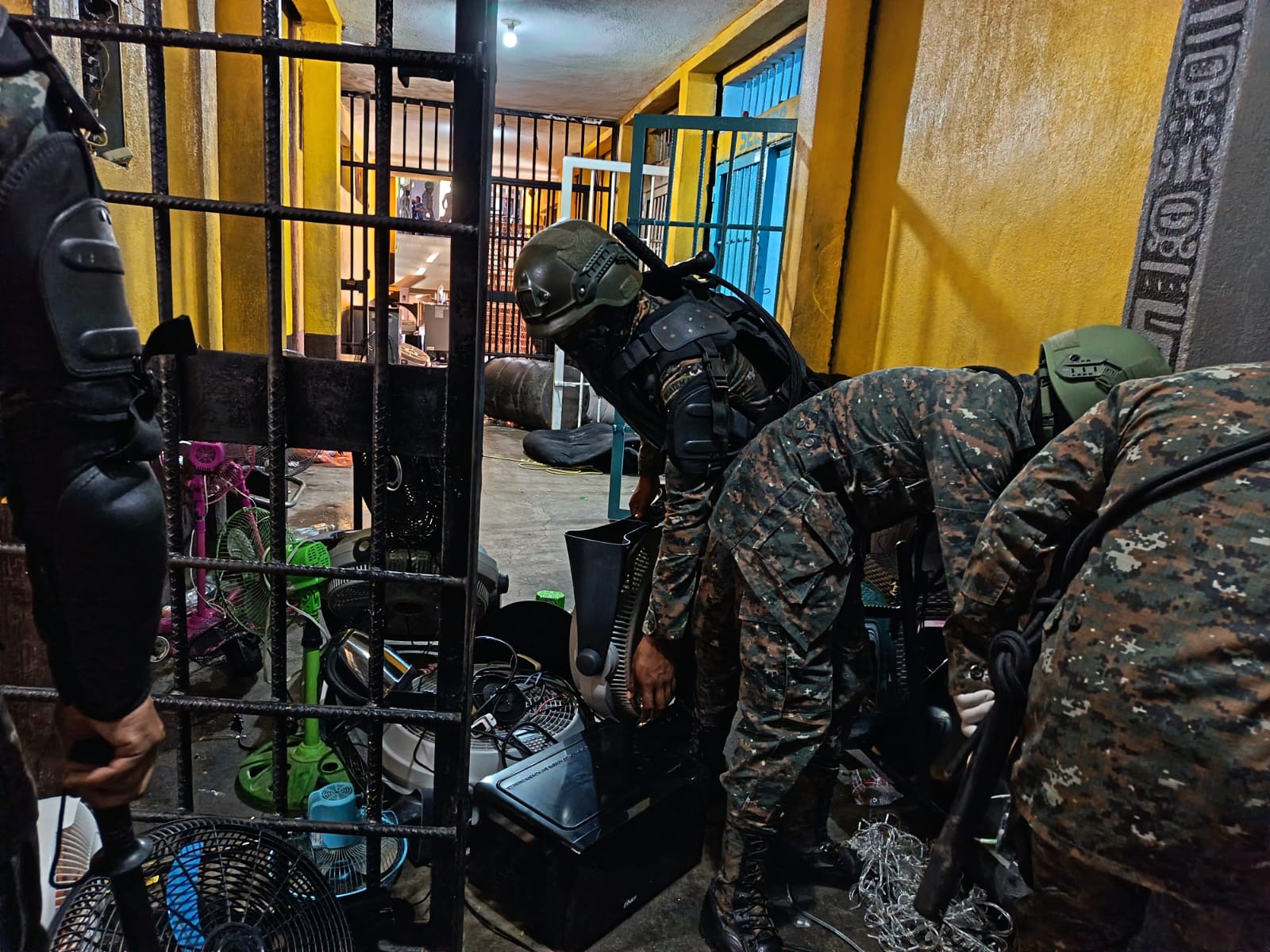 Localizan gran cantidad de ilícitos en requisa en el preventivo para hombres y mujeres en Zacapa