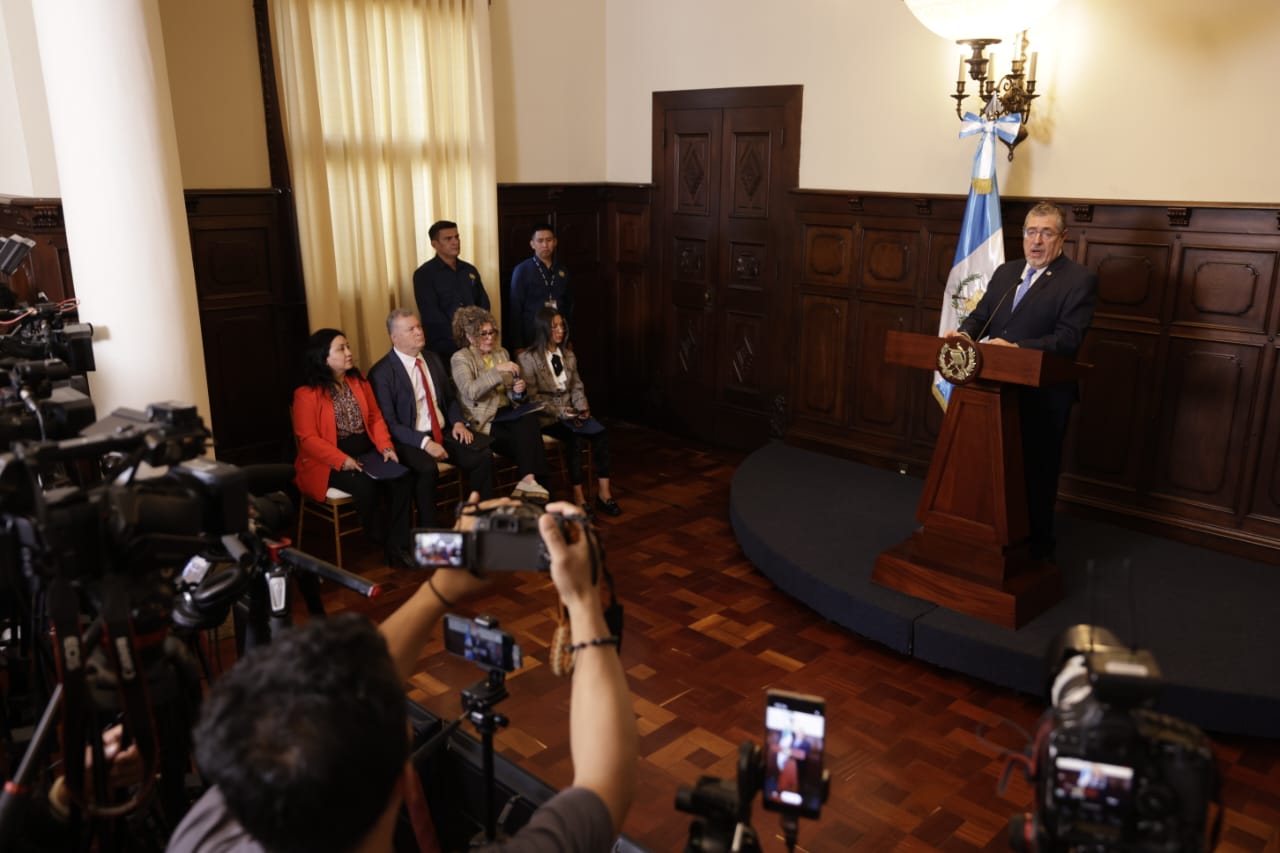 Gobierno anuncia medidas para mitigar impacto económico ante alza de combustible