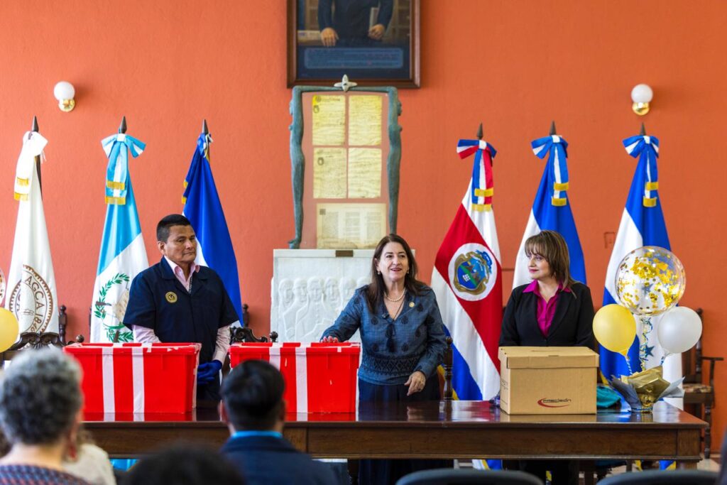 Documentos históricos regresan al Archivo General de Centroamérica
