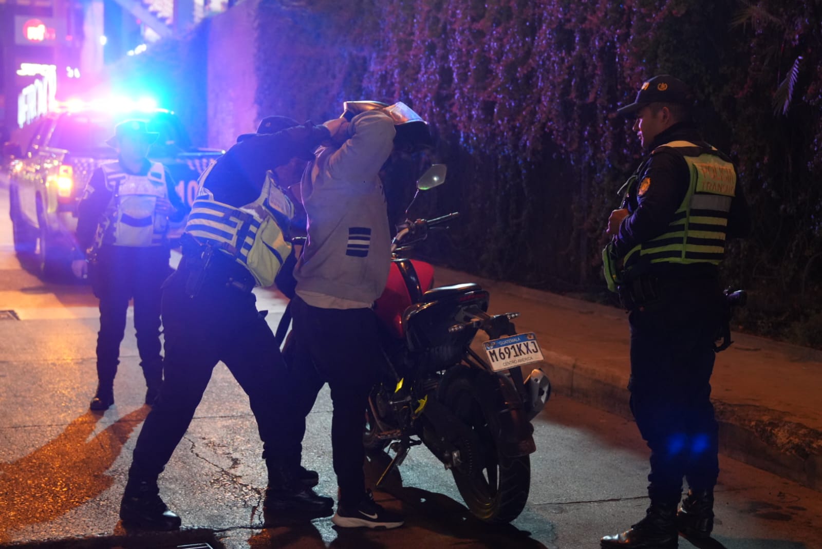 PNC sanciona a 151 motoristas en operativos contra carreras clandestinas