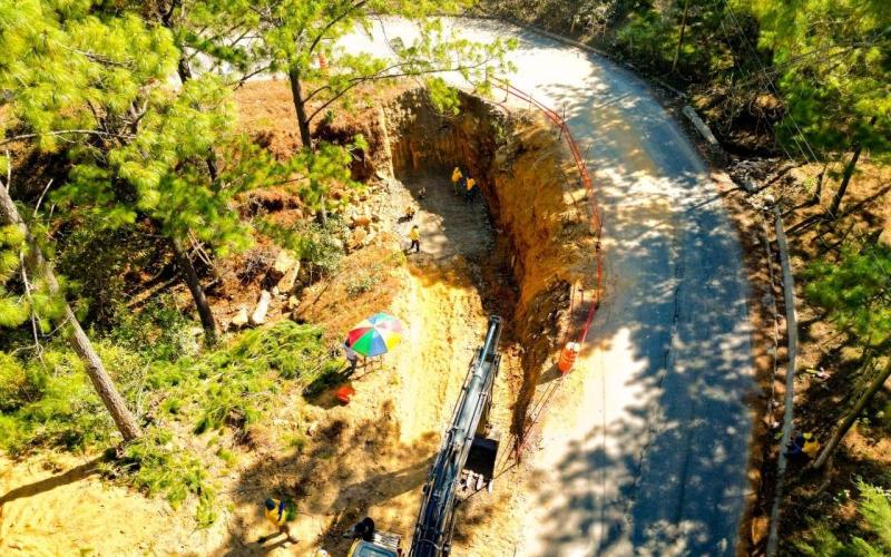 Covial desarrolla trabajos para prevenir daños en el km 162.7 en Baja Verapaz