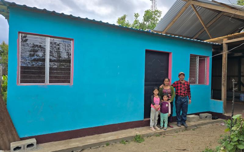Familias de Nebaj, Quiché, reciben viviendas por parte de Fopavi