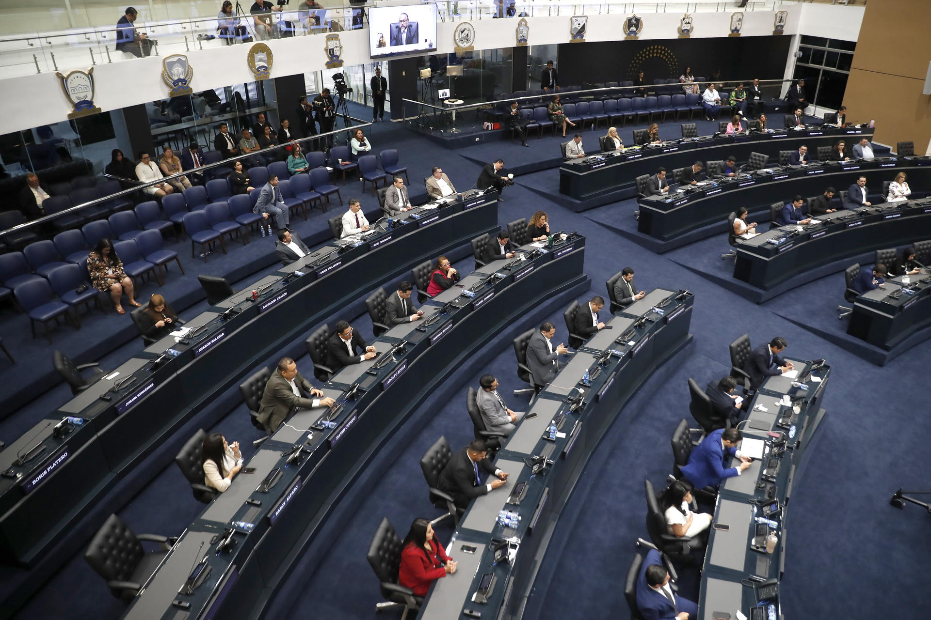 Congreso de El Salvador avala cadena perpetua para menores y otras reformas a leyes penales