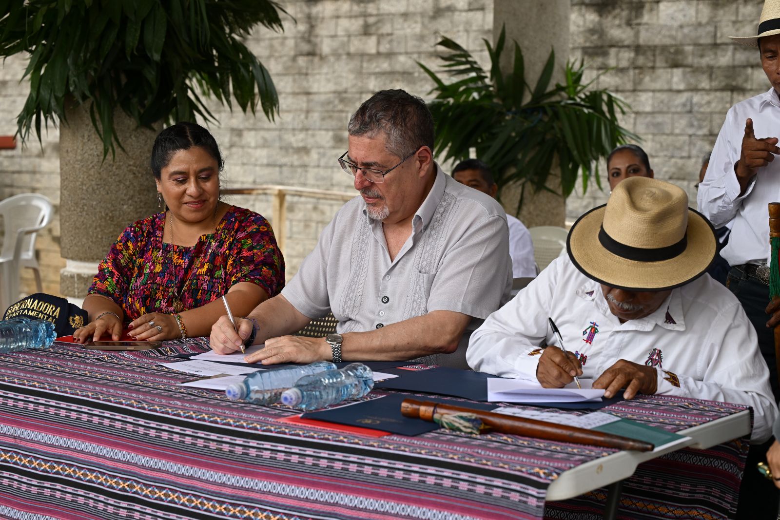 Presidente firma agenda territorial con el Gran Consejo de Autoridades Jolomná, Alta Verapaz