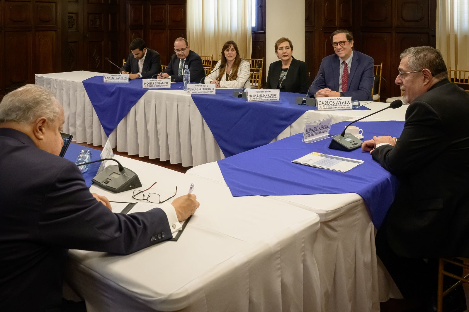 Presidente Arévalo recibe a misión de la OEA que acompaña procesos de designación de autoridades justicia