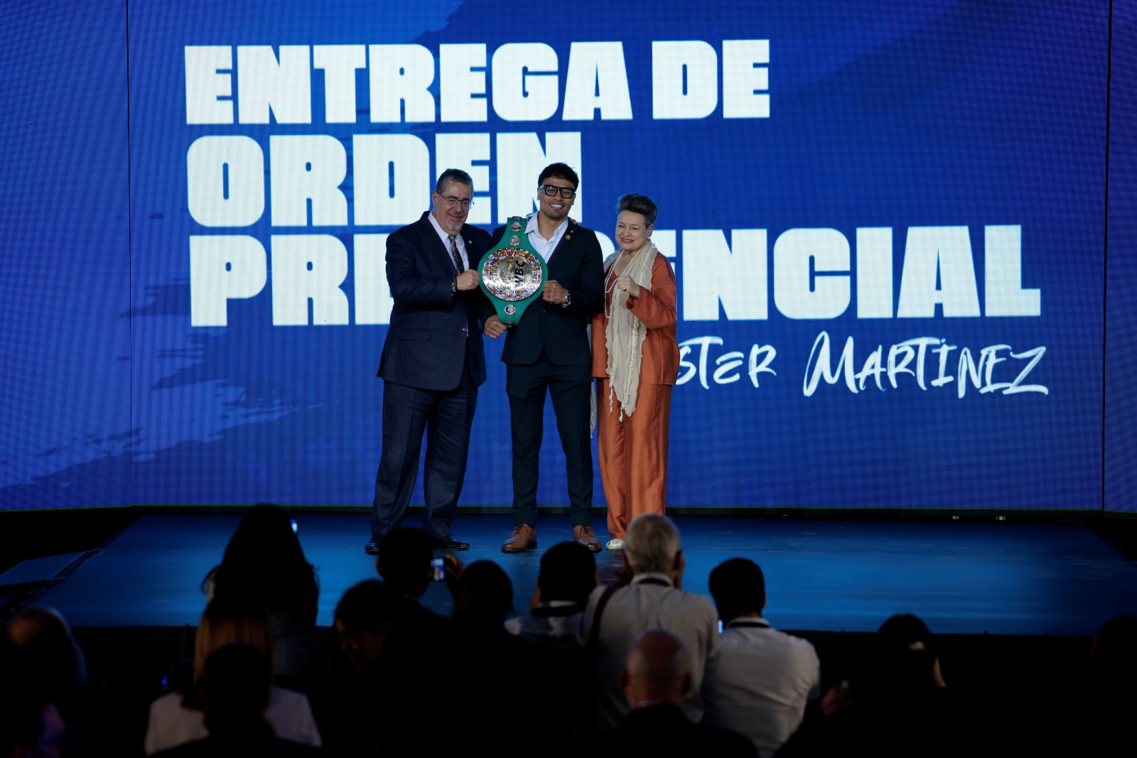 Presidente Arévalo en homenaje a campeón mundial de box, Lester Martínez: “Una promesa, un acto de fe en tu futuro”
