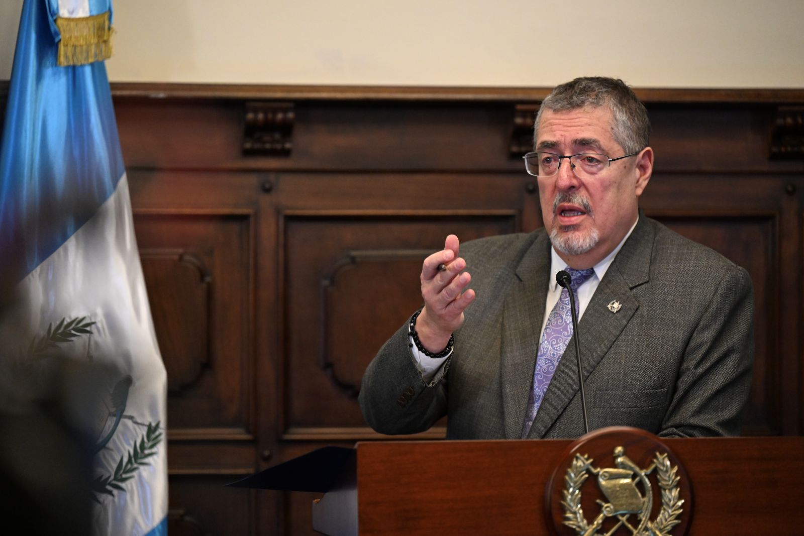Presidente Arévalo ratifica compromiso de apoyo a población ante crisis de precios combustibles