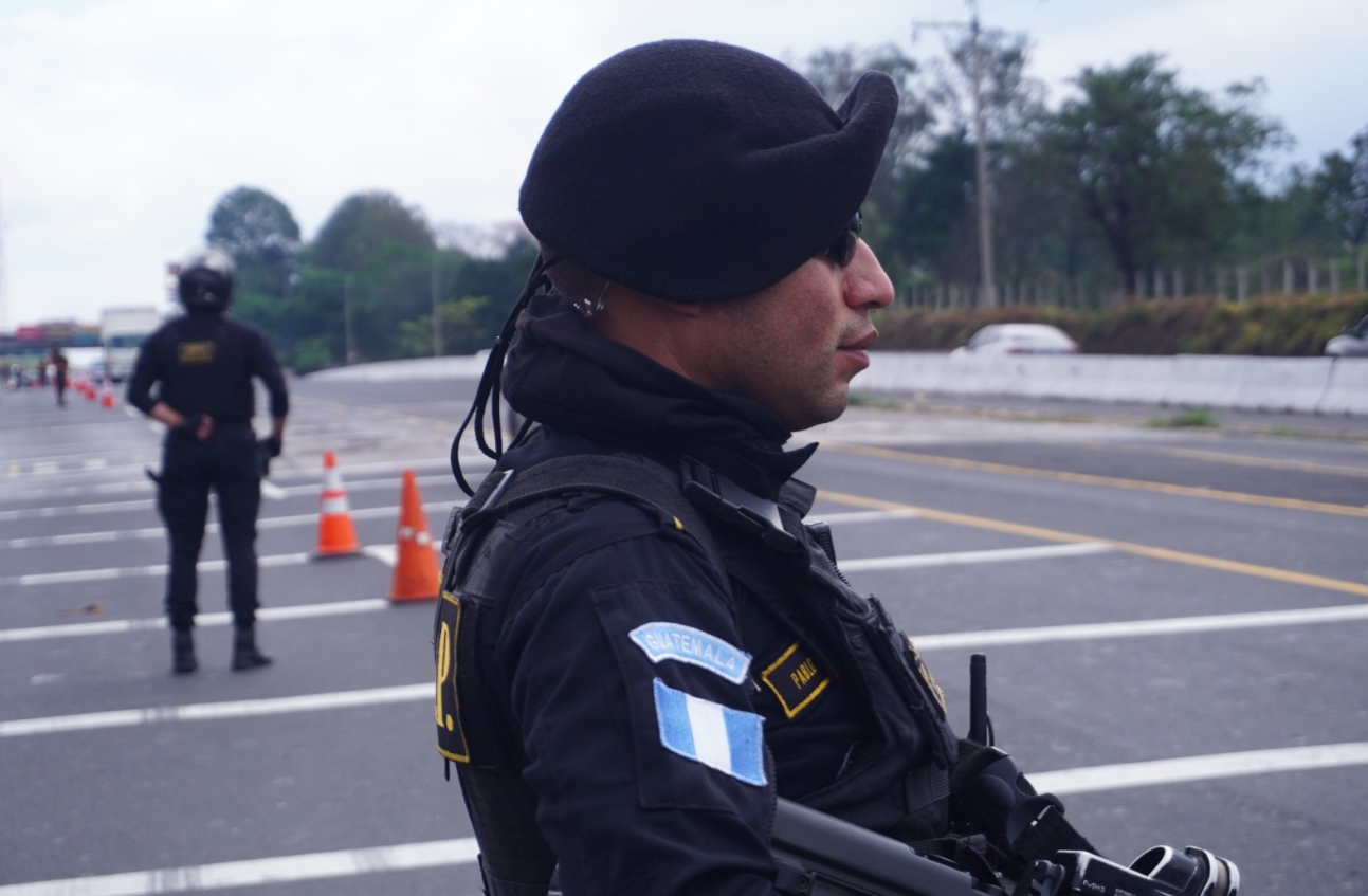 “Xmajtaj chi b’i jo’lajuj q’ij b’anow korlim chajinem pa wuqub’ taq tinamit ri’” / Se extiende por 15 días el estado de prevención en siete departamentos