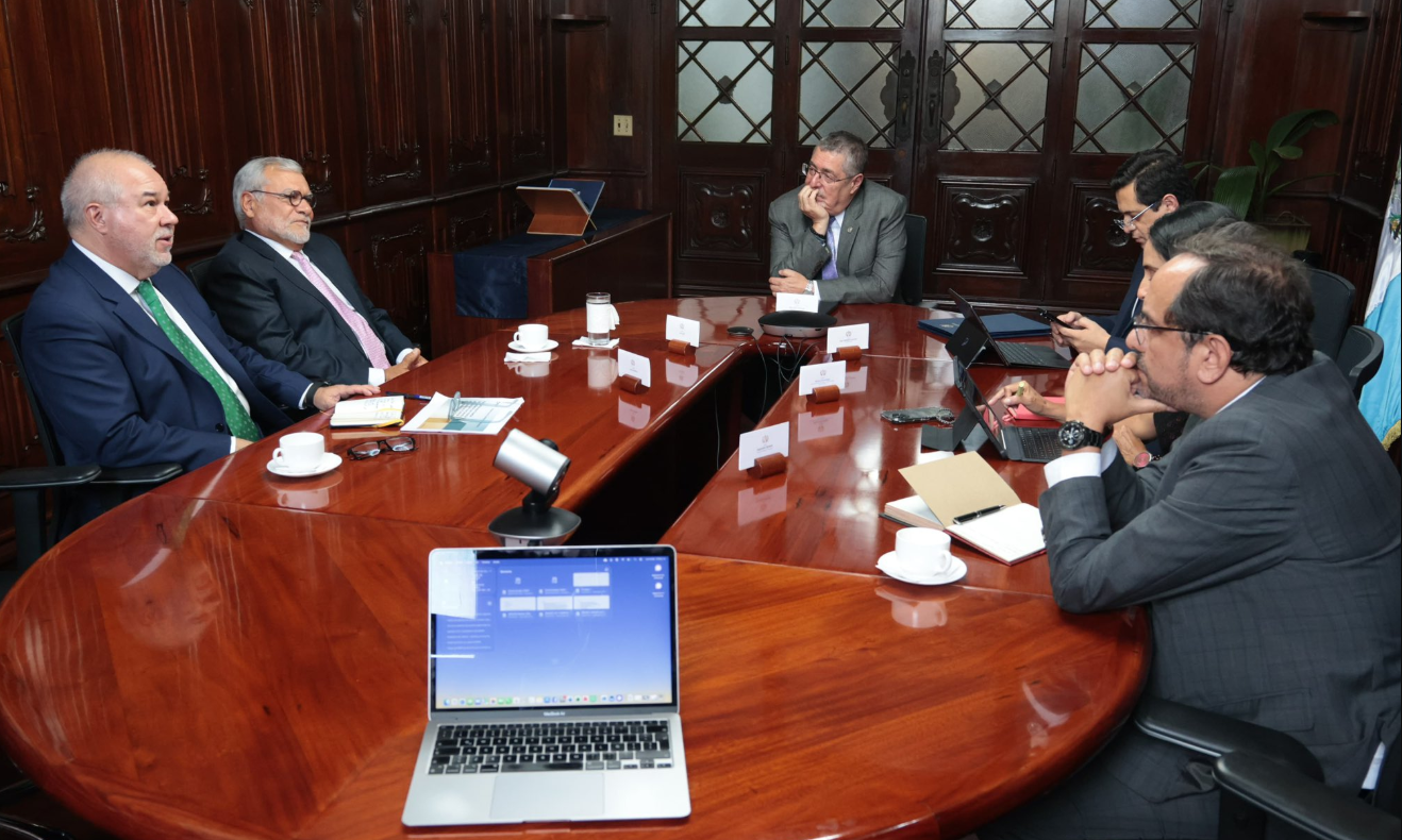 Presidente se reunió con representantes de PEI-Guatemala para dialogar sobre las elecciones de segundo grado