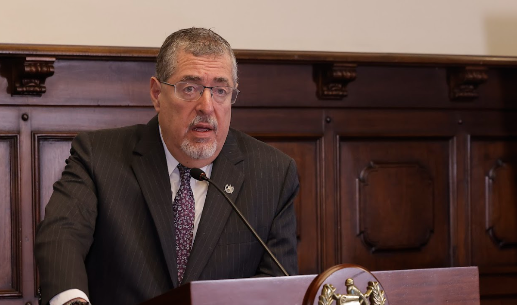 Mandatario hace llamado a atender amparos presentados por elección de rector de la Usac