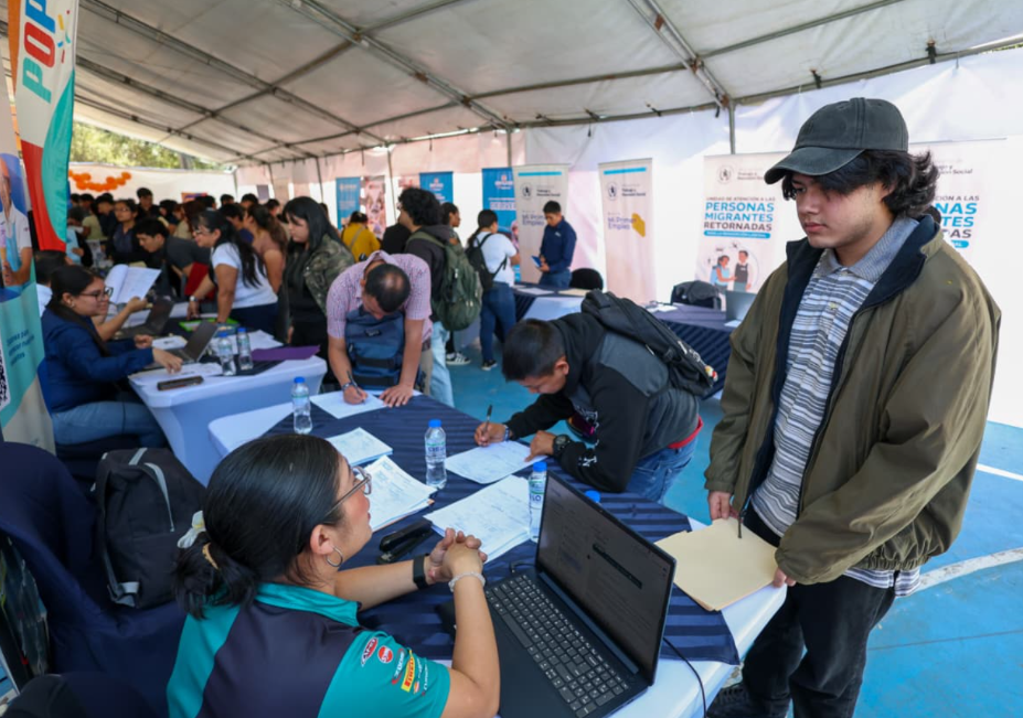 Más de 2 mil buscadores de empleo se acercaron a la Feria Nacional del Empleo en la primera fecha