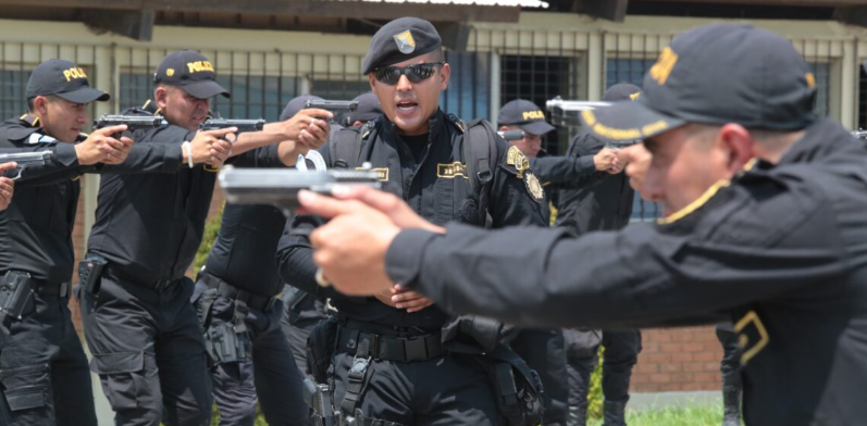Mingob avanza en compra de armamento y vehículos para fortalecer a la PNC