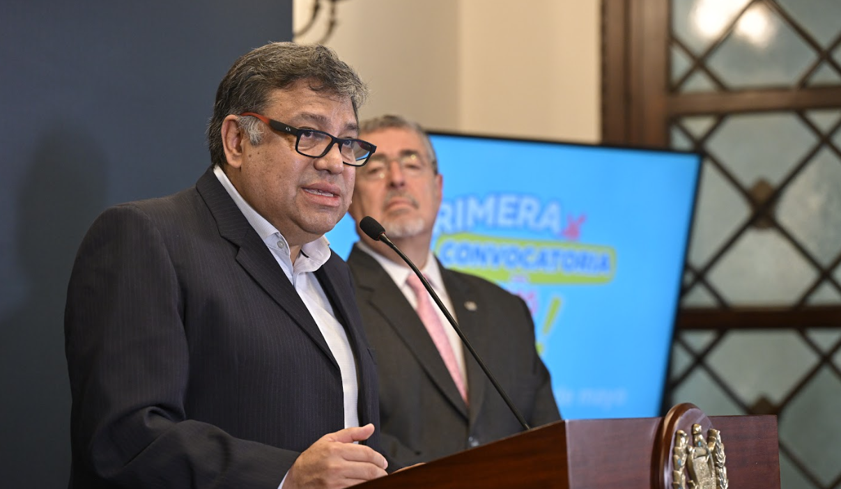 Becas por Nuestro Futuro suma alrededor de 55 millones de quetzales comprometidos en oportunidades