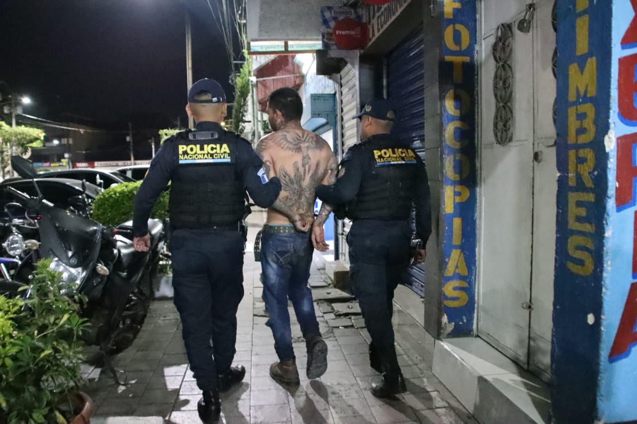PNC rescata a niño tomado como rehén por su padre