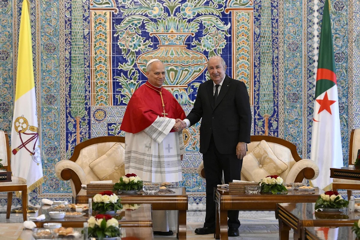 El Papa clama en Argelia contra la violación del derecho internacional y neocolonialismo