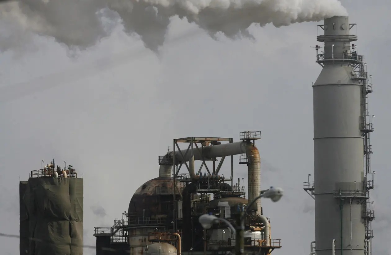El petróleo de Texas se desploma por debajo de 93 dólares tras el alto el fuego en Irán