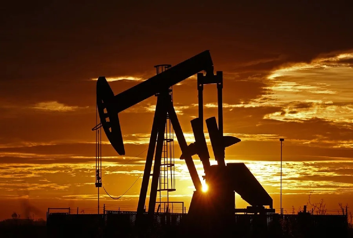 El petróleo de Texas cierra con un desplome semanal del 13 %, en su peor semana desde 2020