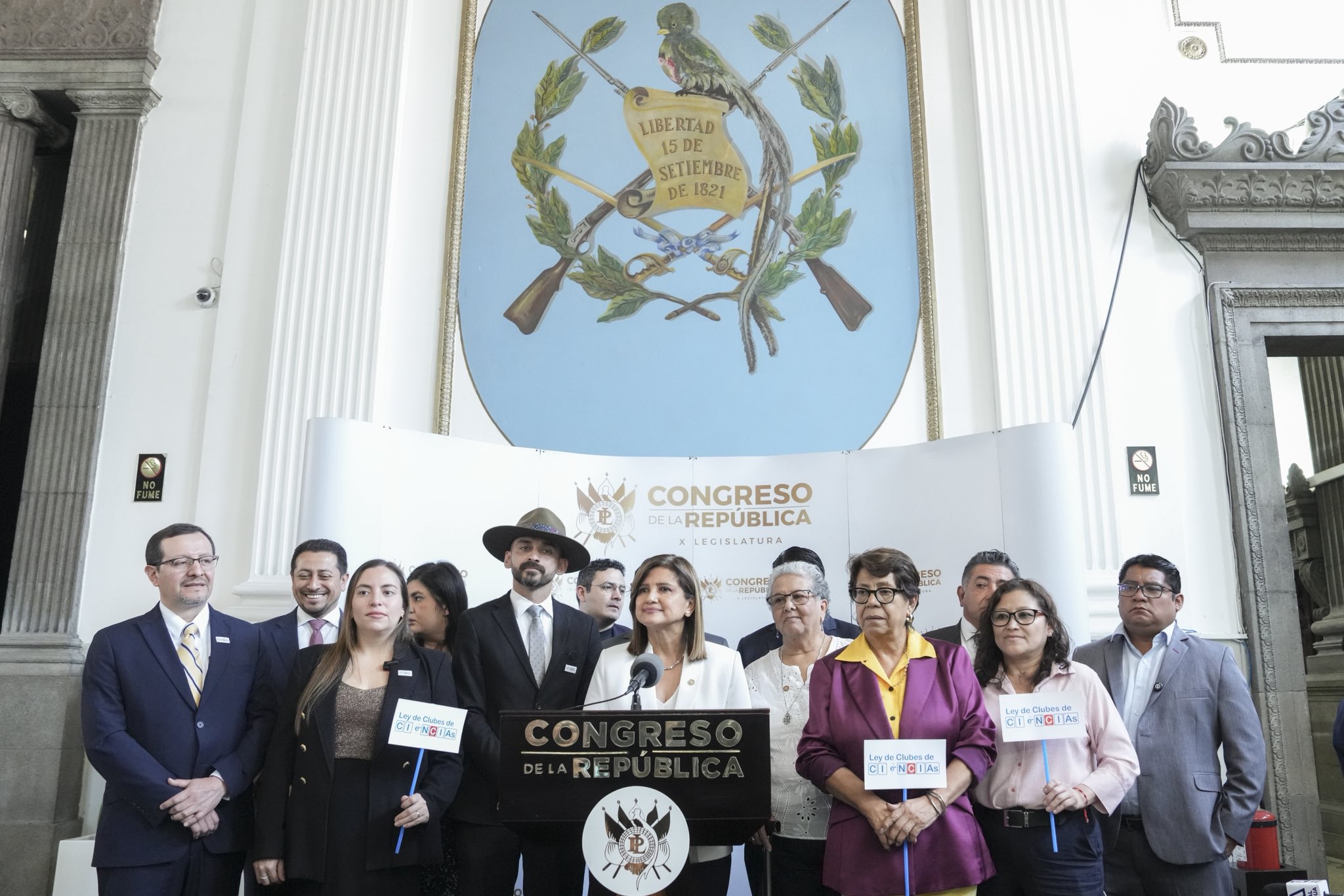 Vicepresidenta Karin Herrera presenta iniciativa de ley para institucionalizar los clubes de ciencias