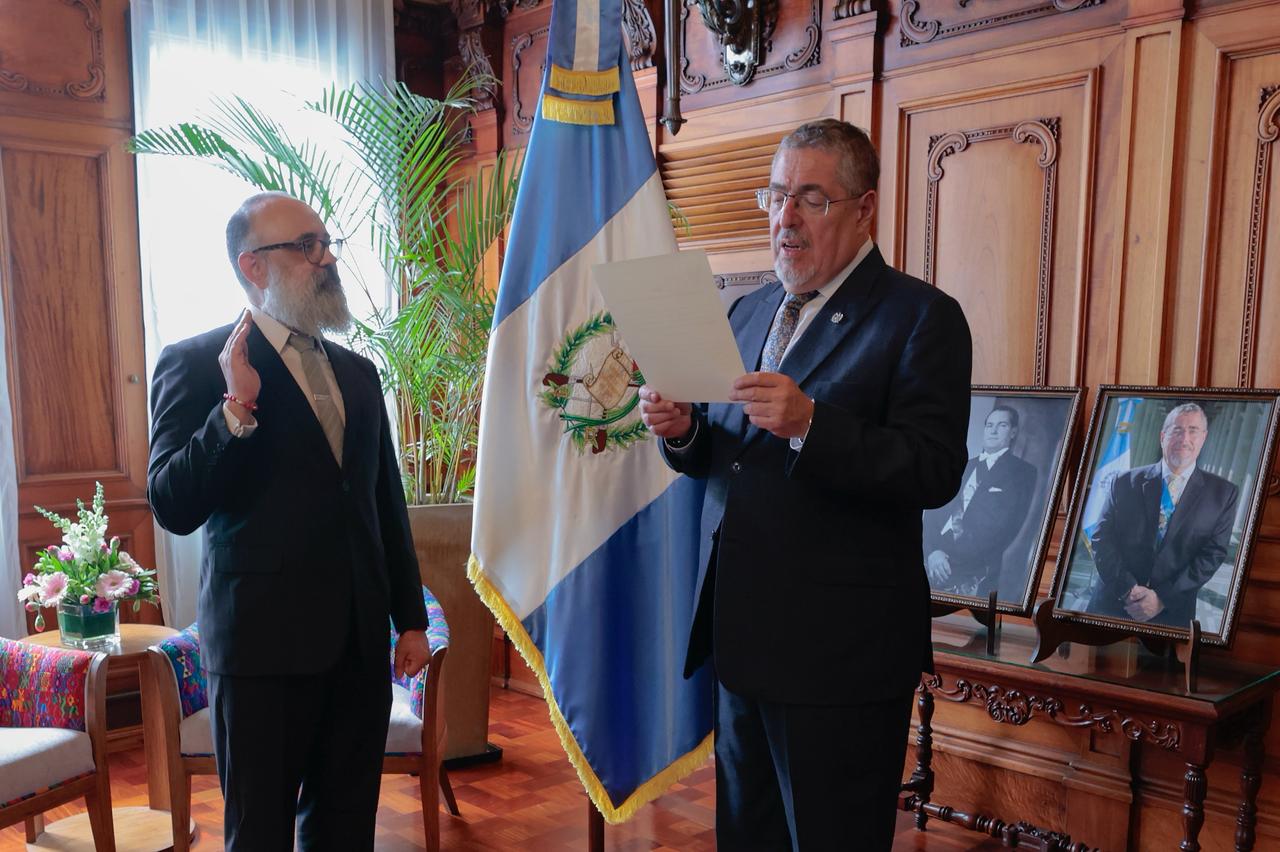 Luis Méndez Salinas asume como ministro de Cultura y Deportes