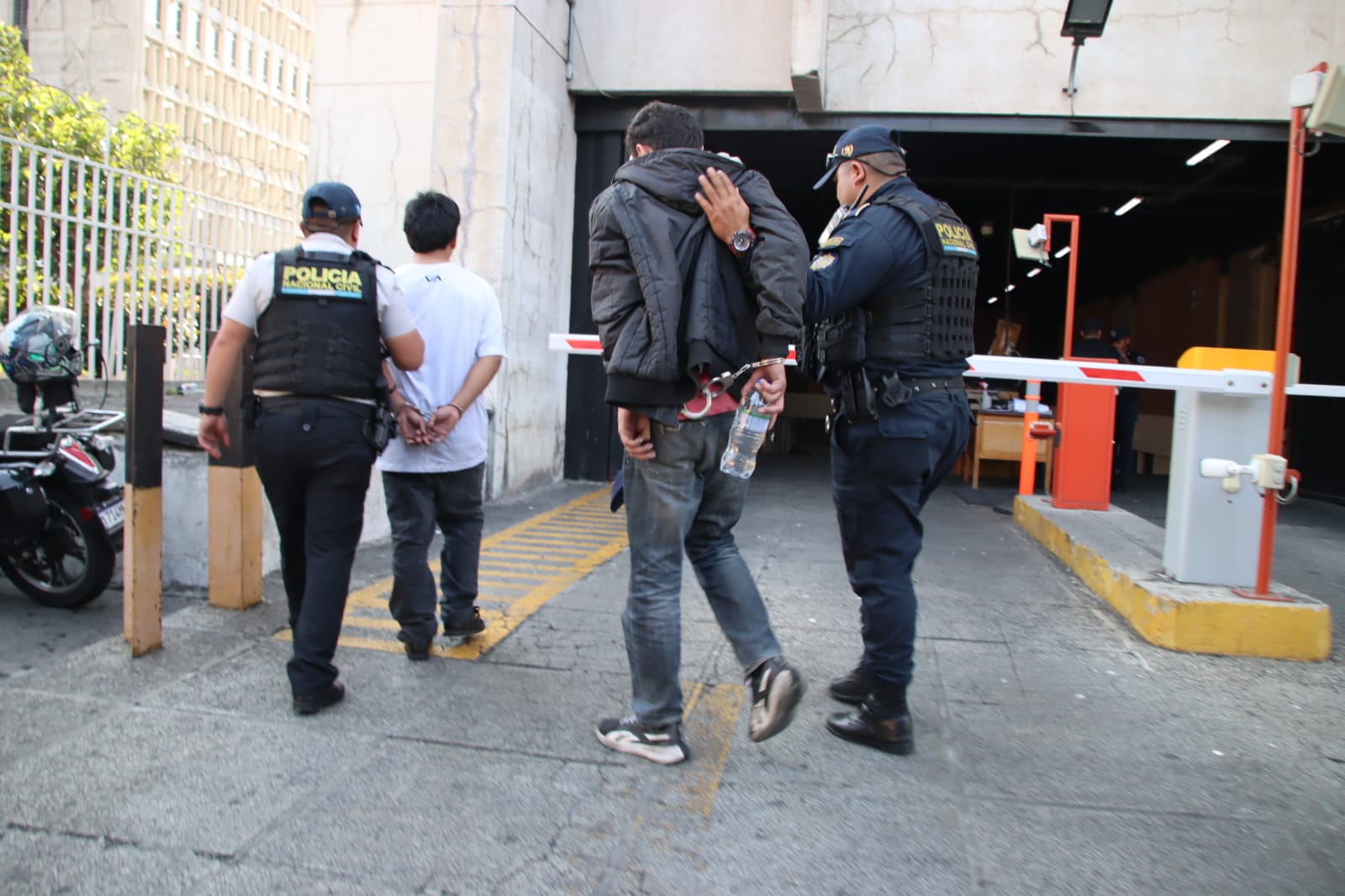 Capturan a presuntos motoladrones en persecución entre calzadas Roosevelt y San Juan