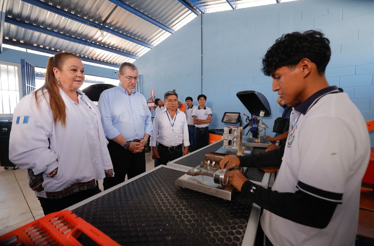 Presidente Arévalo reitera que la educación publica avanza con mejores oportunidades para la juventud