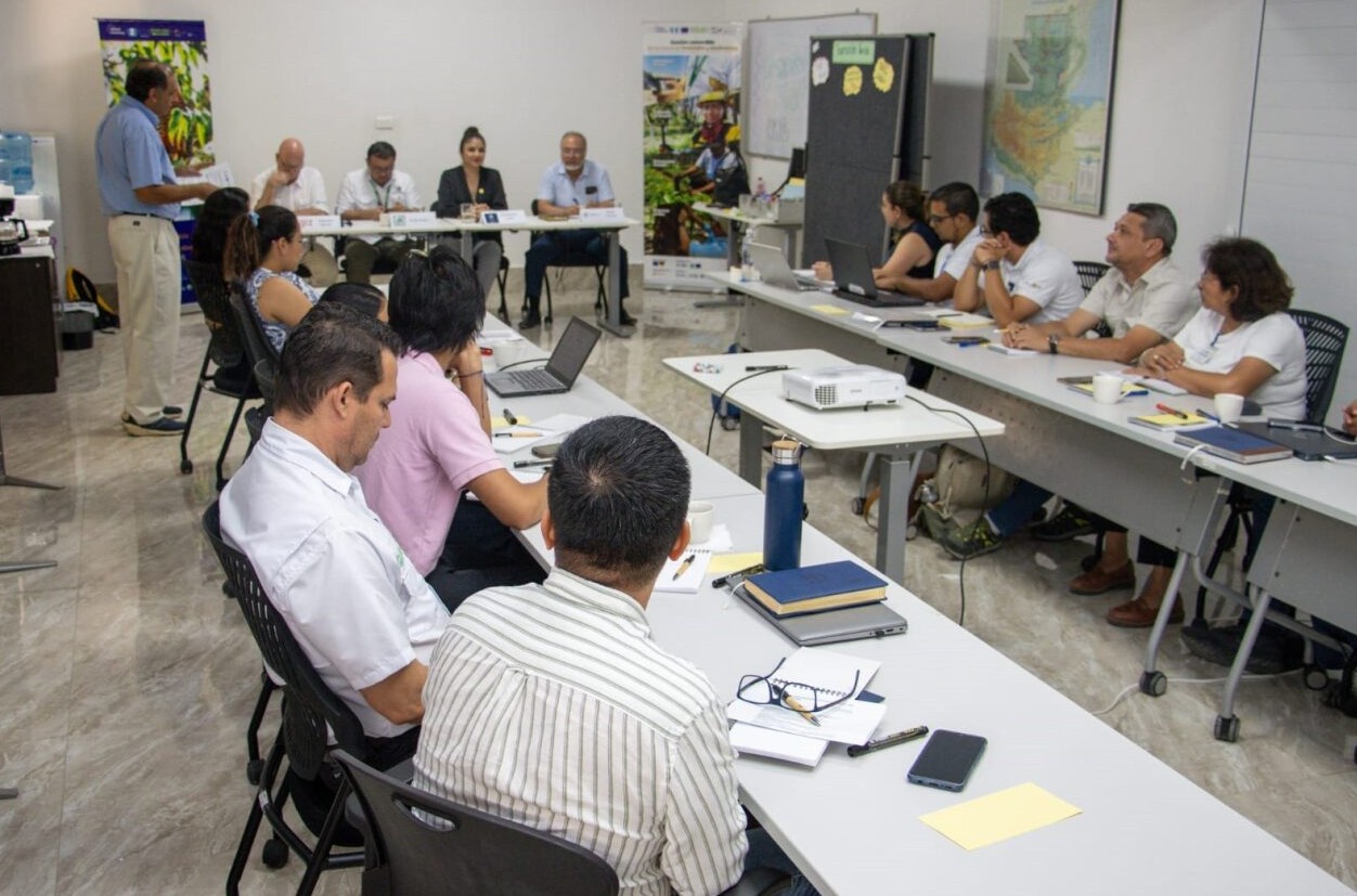 Petén impulsa diálogo estratégico para construir bases de una transición verde sostenible