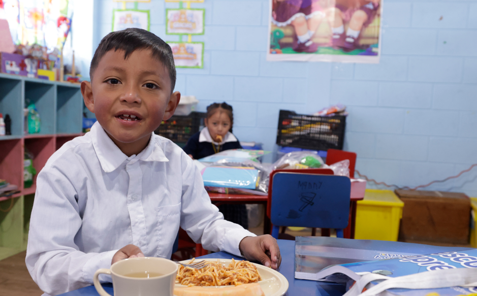 Mineduc busca ampliar cobertura de alimentación escolar servida al 60 %