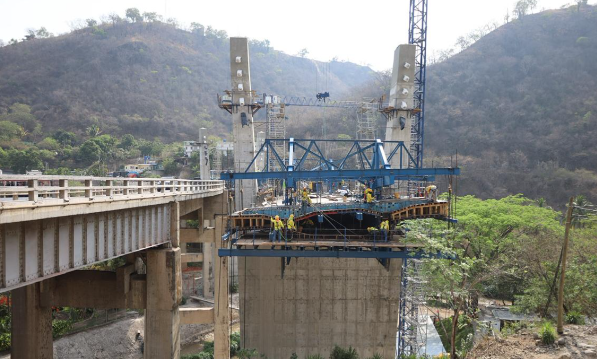 Construcción del puente Corozal cuenta con un 65 % de avance físico