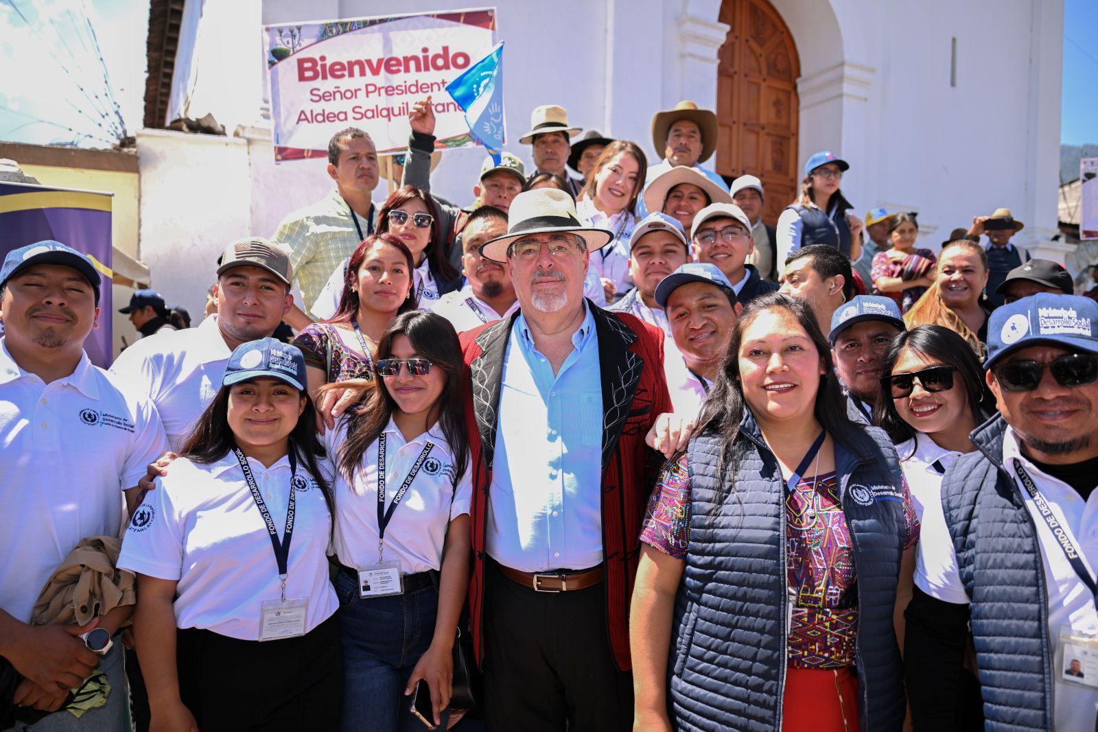 Presidente Arévalo declara a territorio Ixil, Quiché, “libre de pisos de tierra en Guatemala”