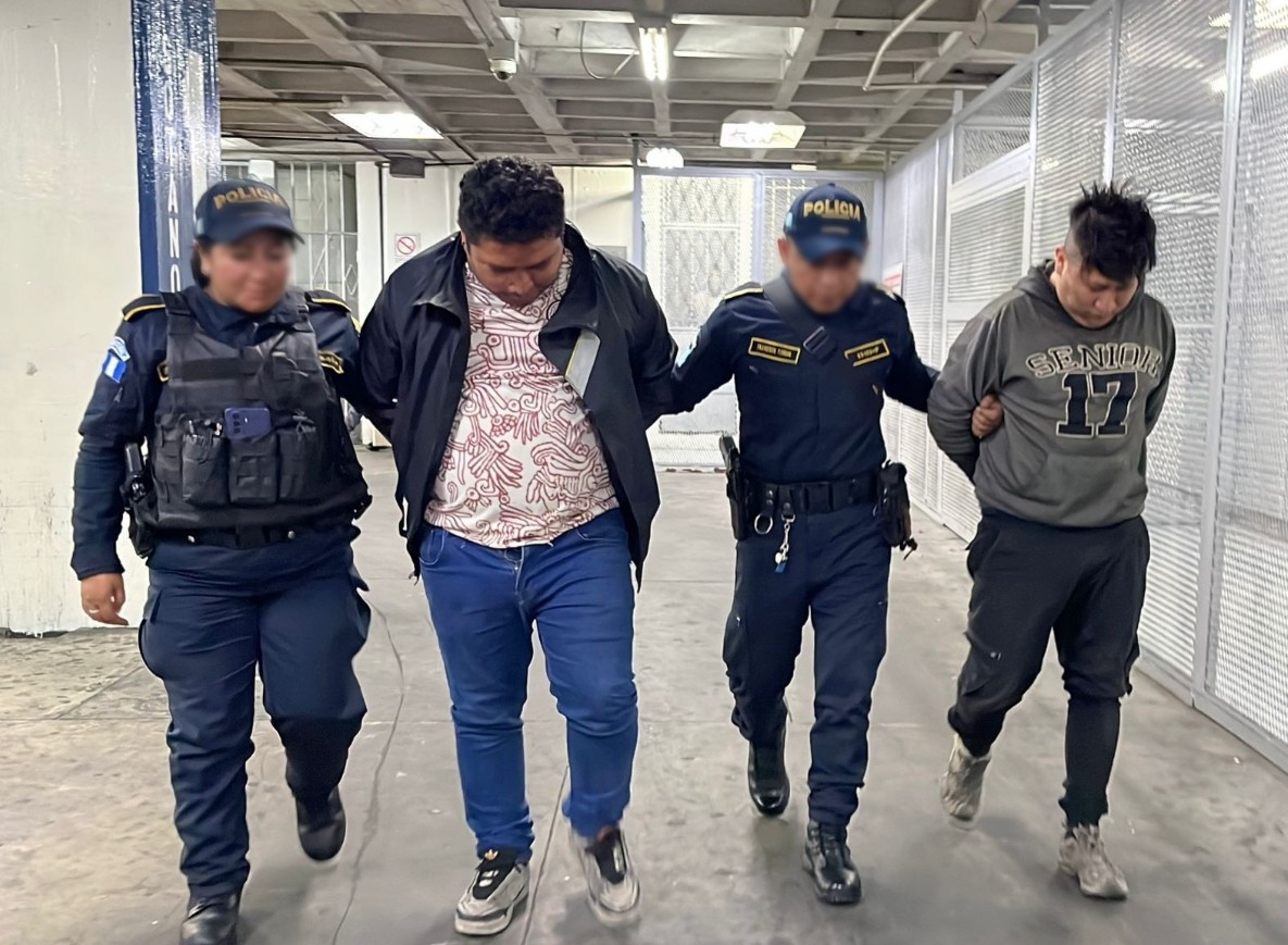 Rápida intervención de la PNC permite detener a dos presuntos motoladrones en zona 10